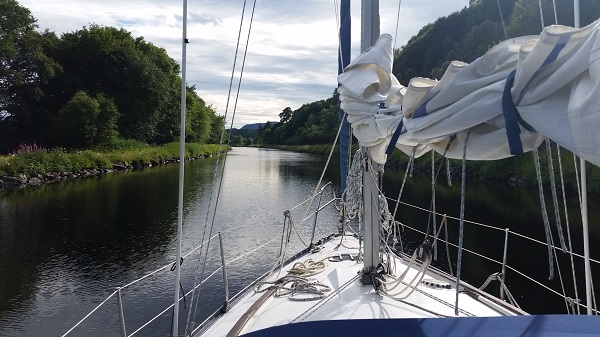 Peacefully navigating the Cally Canal  